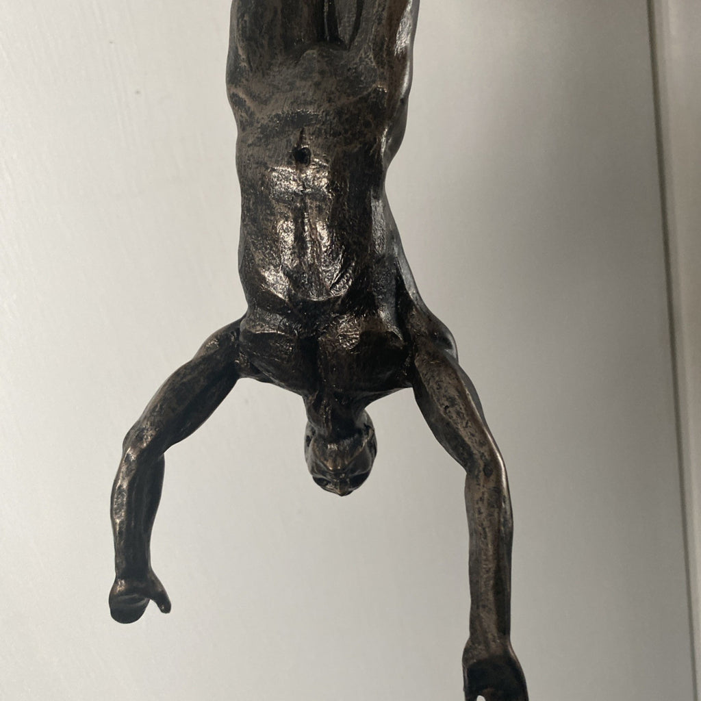 Modern Hanging Wall Figurines 'The Alpinist', Retro Stylish Resin Statue