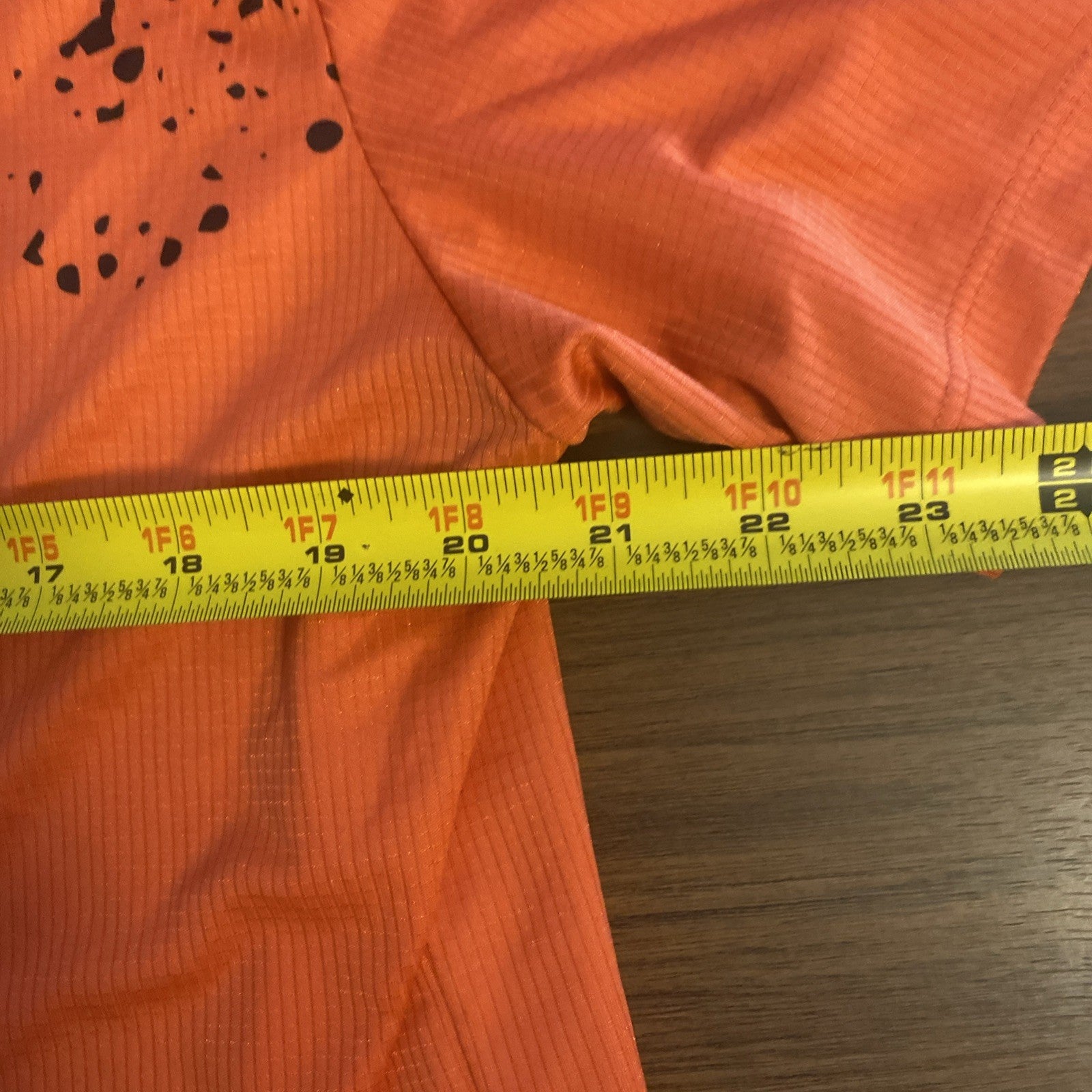 Men’s Under Armor Large Shirt 