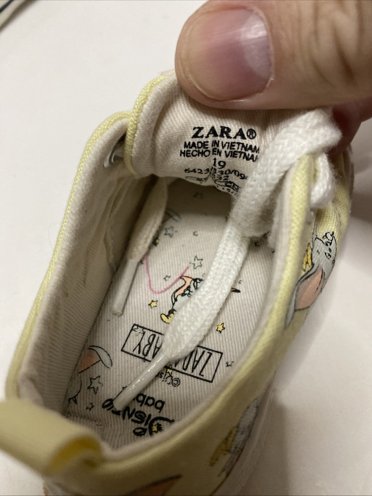 Disney Dumbo the elephant baby shoes size 19