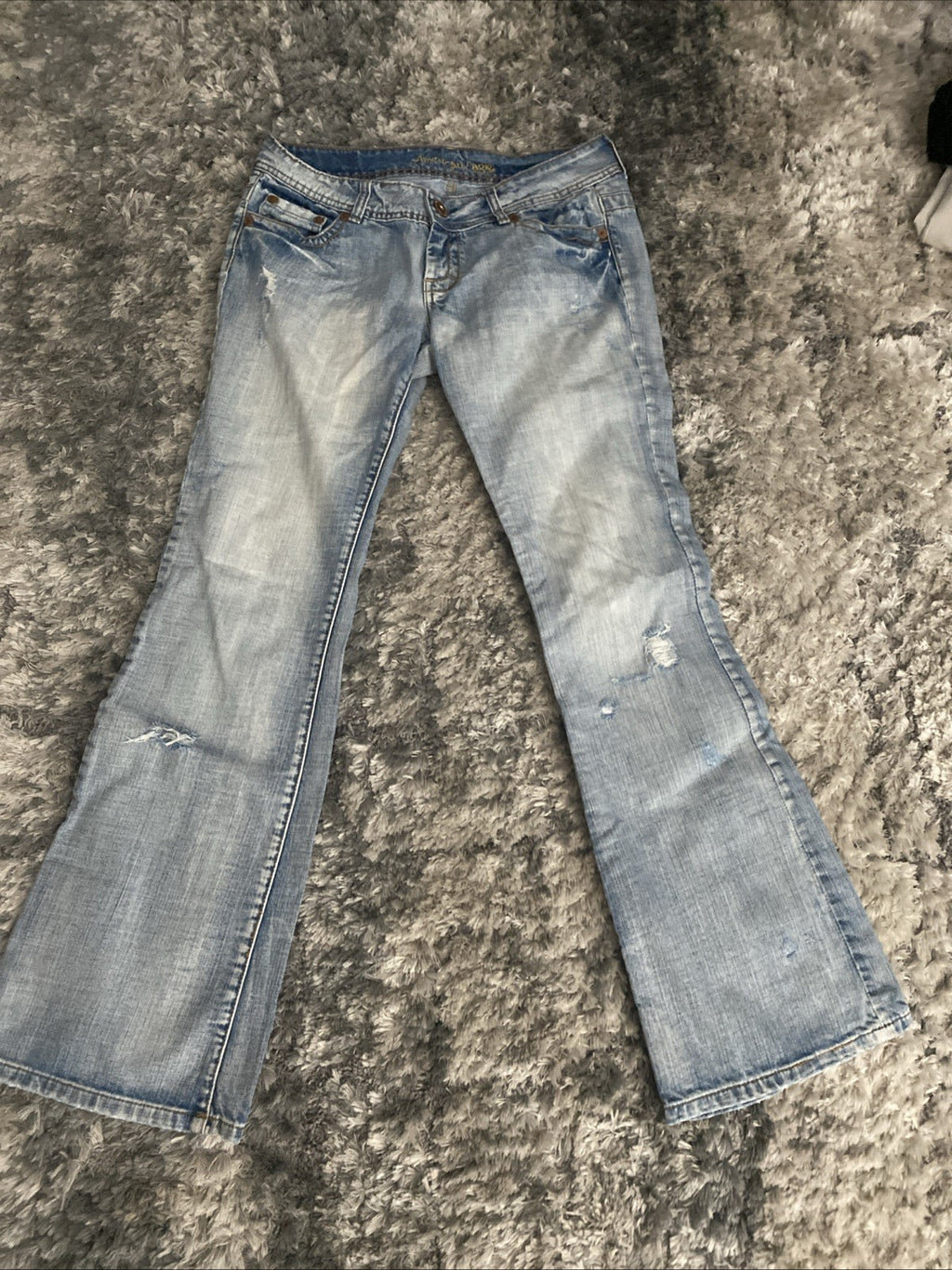 American Eagle Outfitters Women's Size 8 Distressed Jeans. Nice.