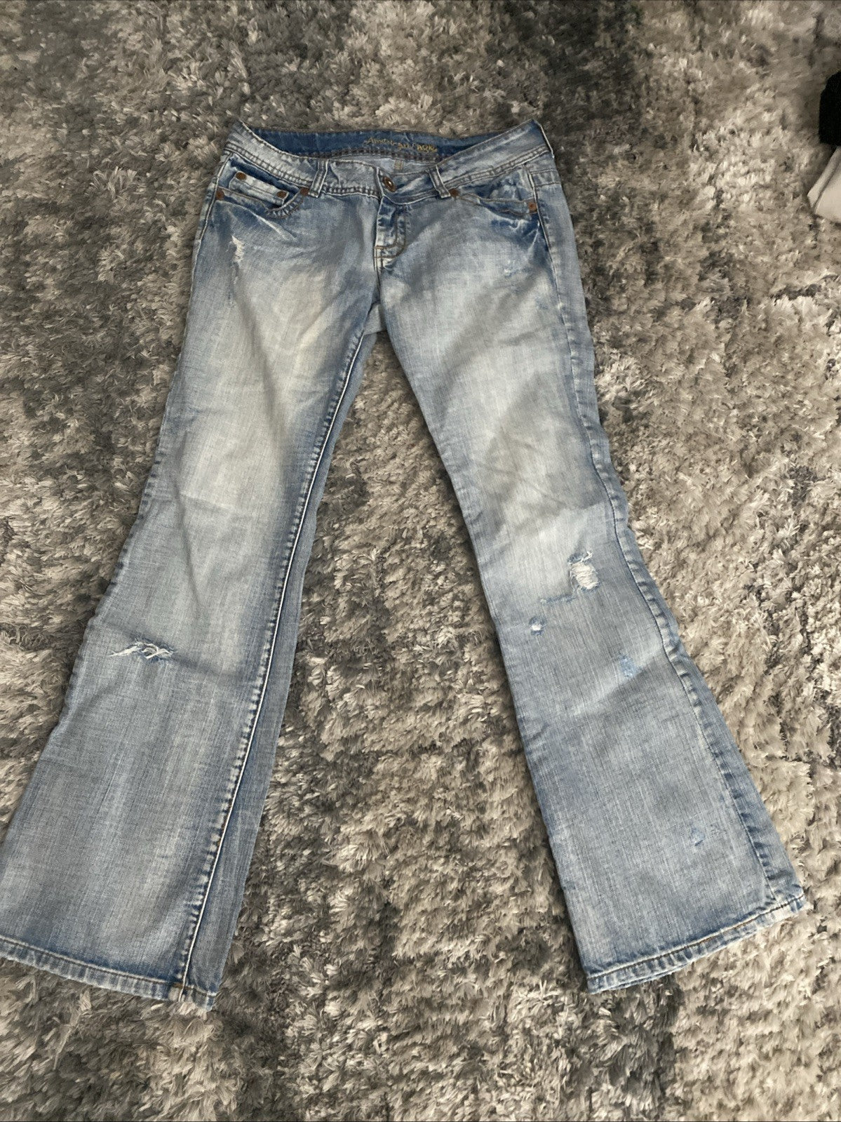 American Eagle Outfitters Women's Size 8 Distressed Jeans. Nice.