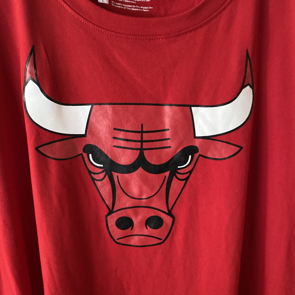 Chicago Bulls Shirt WOMENS Large Red Graphic Tee Cotton Polyester NBA NWT