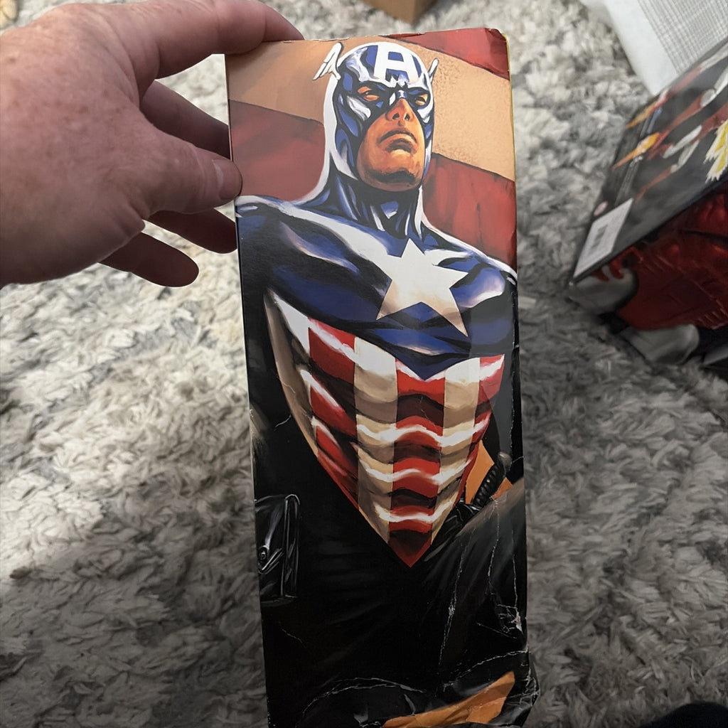Marvel: Select: Captain America Figure New In Box, Box Is Damaged