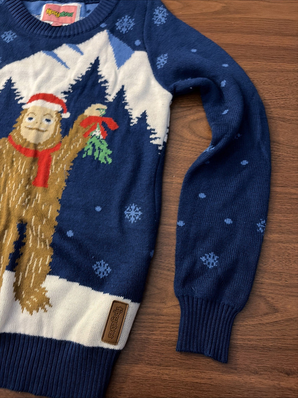 Tipsy Elves Mistletoe Big Foot Sasquatch Ugly Crewneck Christmas Sweater Shirt S