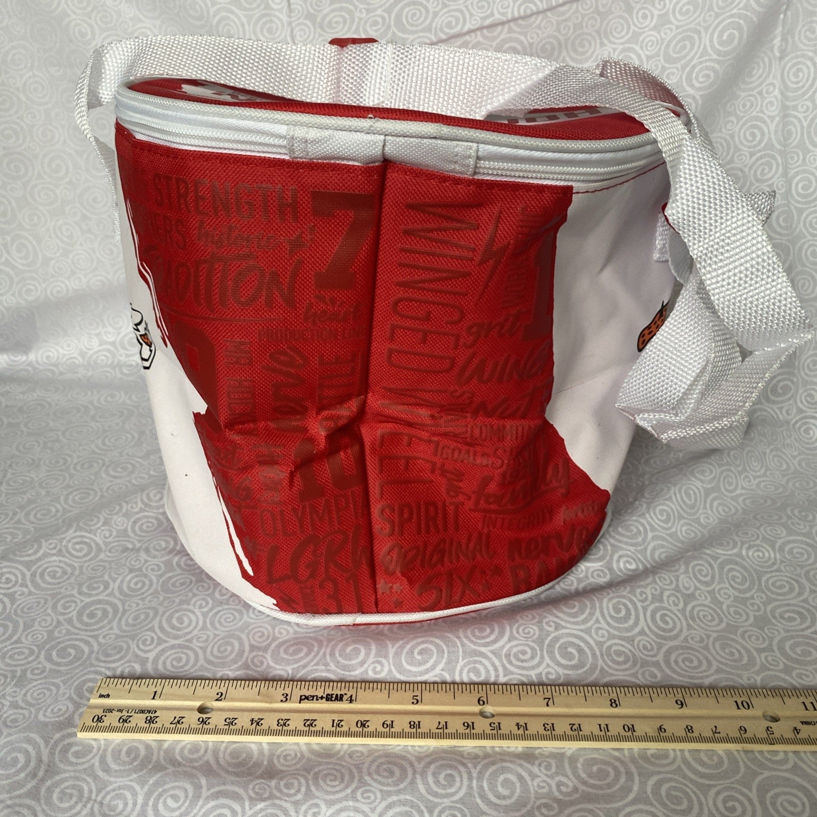 HOCKEYTOWN LITTLE CAESARS DETROIT RED WINGS INSULATED COOLER CARRY BAG ZIPPERED
