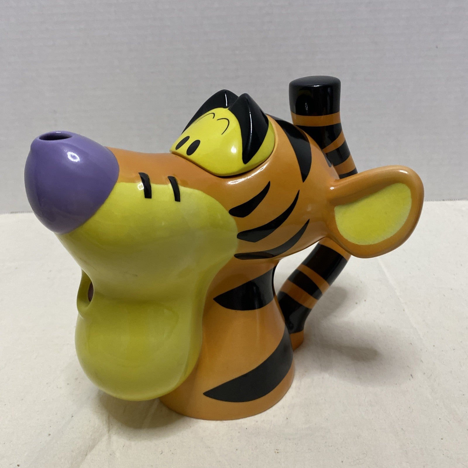 VTG DISNEY CHARACTER SHOWCASE TIGGER'S HEAD TEAPOT 2001 Limited Edition
