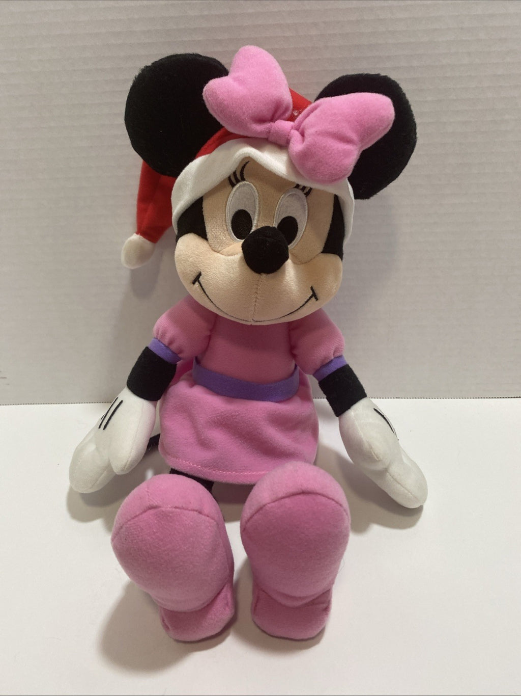 Kohls Cares Minnie Mouse Wearing Santa Hat Plush Stuffed Animal Christmas 