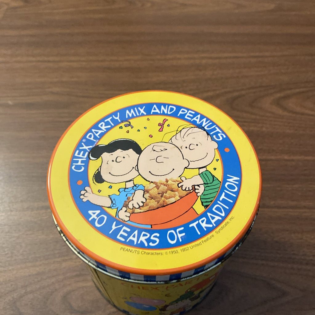 CHEX PEANUTS CHARLIE BROWN AND THE GANG 5" ROUND METAL TIN WITH LID Vintage