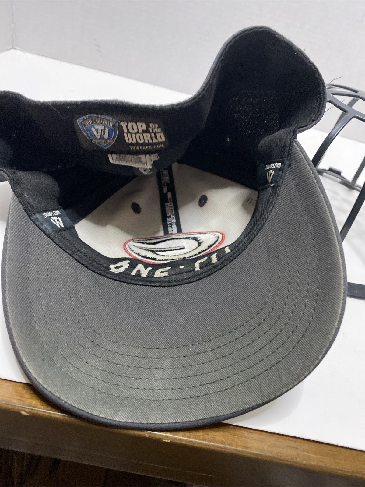 Georga Bulldogs Grey/ Red Hat Cap 6.5-6 7/8 Top of the World TowCaps One Fit