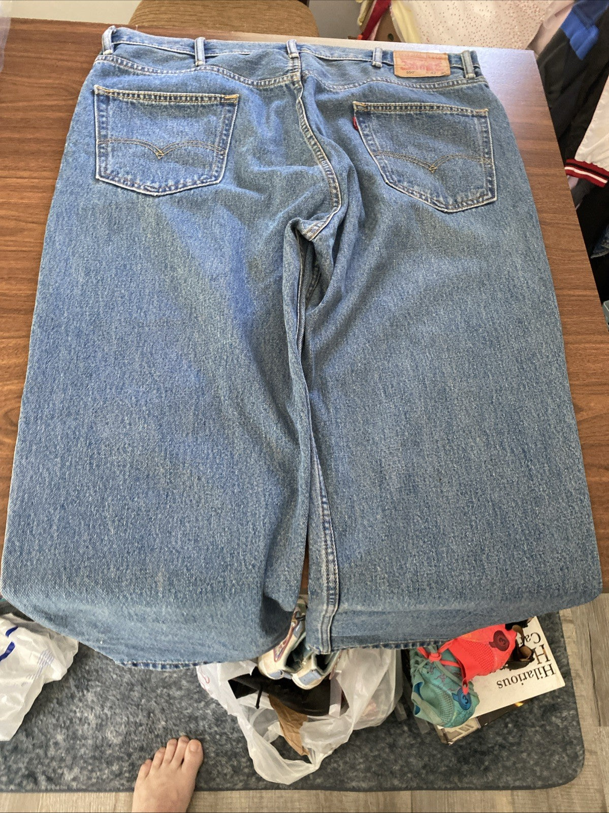 Levi's 550 Relaxed Fit Straight Denim Blue Jeans Mens Size 42X30 Very Nice!