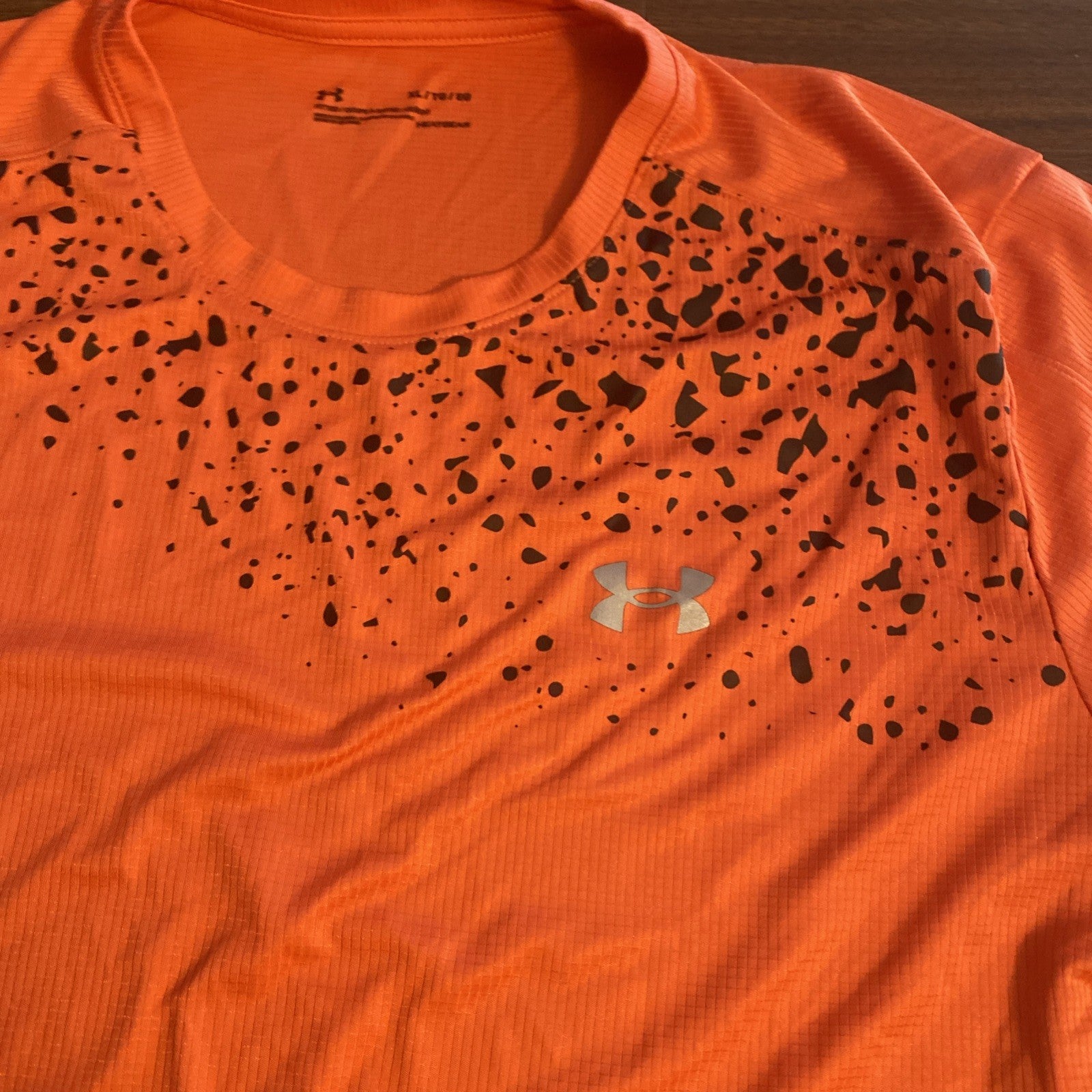 Men’s Under Armor Large Shirt 