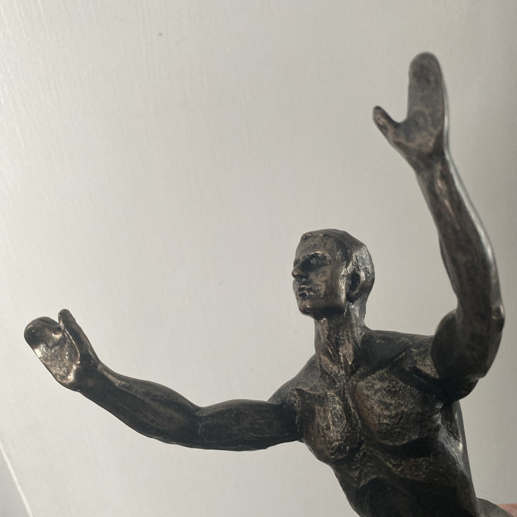 Modern Hanging Wall Figurines 'The Alpinist', Retro Stylish Resin Statue