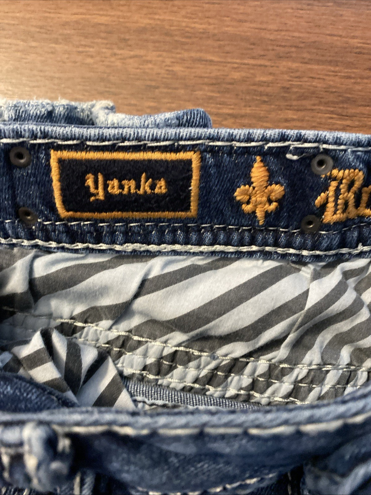 rock revival jeans womens 28x32 bootcut Mid-rise Yanka
