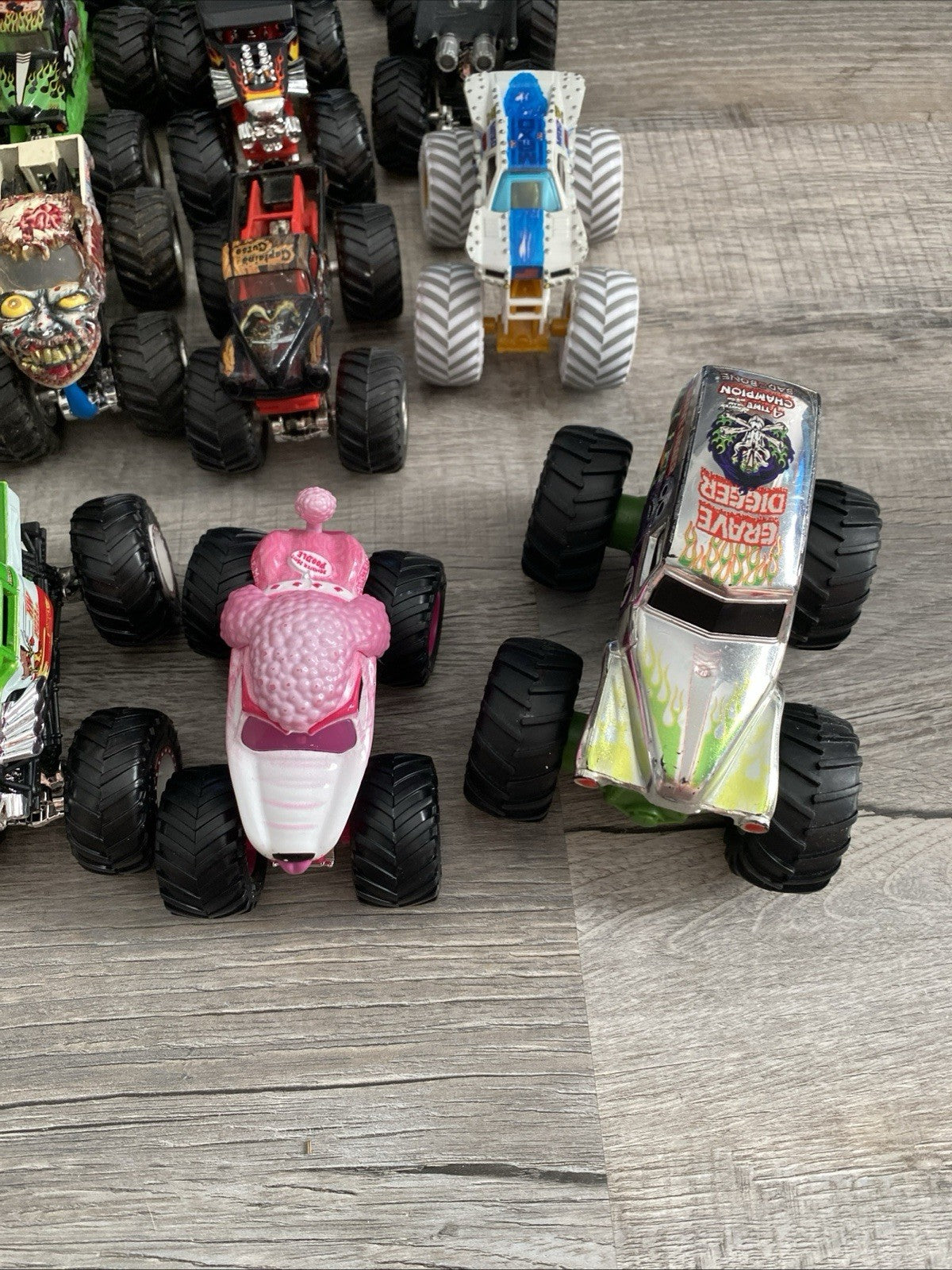 Hot Wheels 1:64 Monster Jam 4x4 Trucks - 37 Cars Batman, Grave Digger, And More