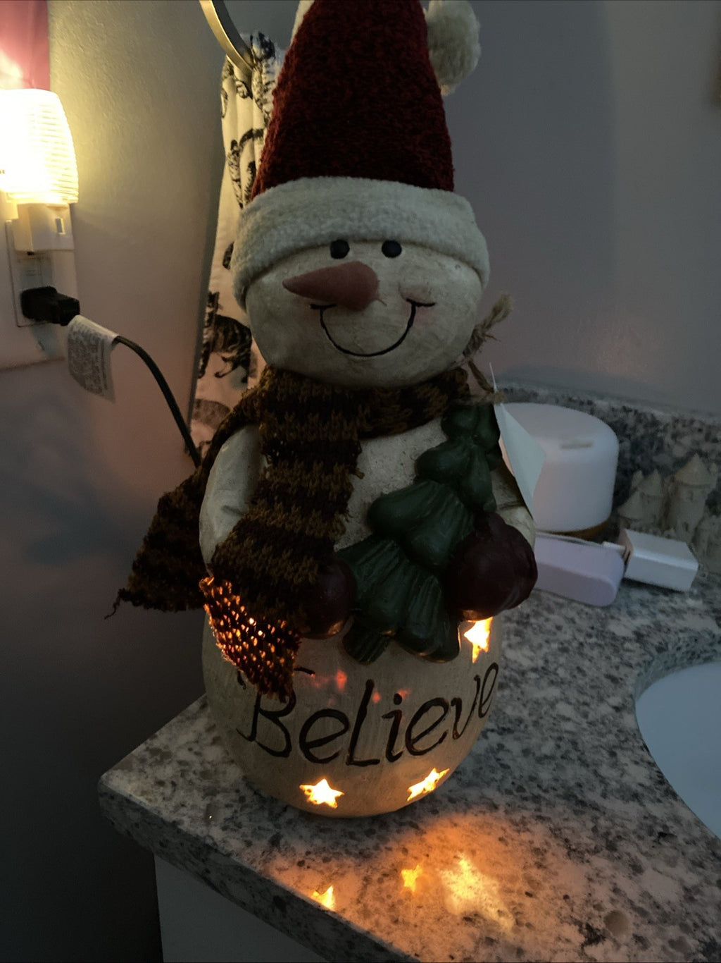 Country Friends  SNOWMAN W/HAT AND SCARF NIGHT LIGHT TESTED WORKS