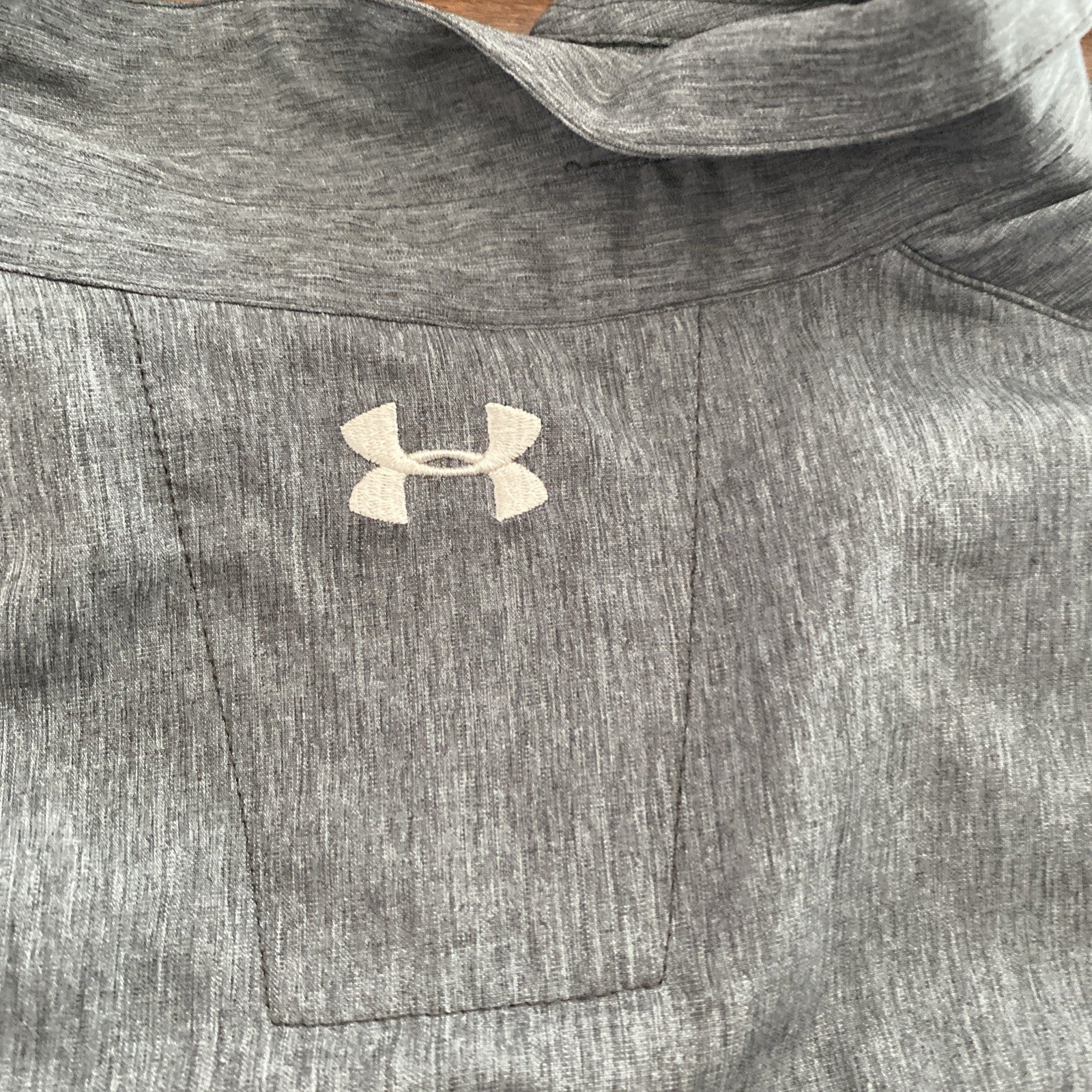 Under Armour extra-large men’s full button up long sleeve gray shirt