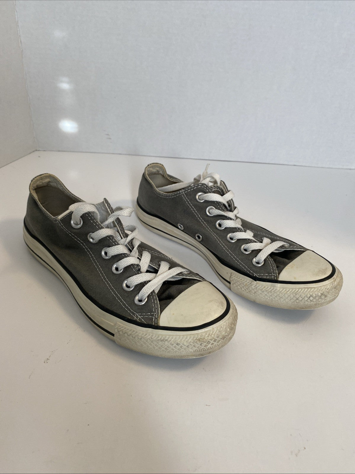 Converse low top gray Mens Sz 6 women’s size 8