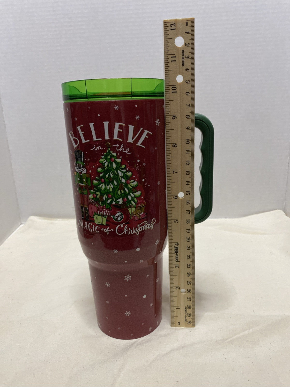 Bucees 2024 Yukon Outfitters 40 oz Christmas Tumbler with straw Green handle