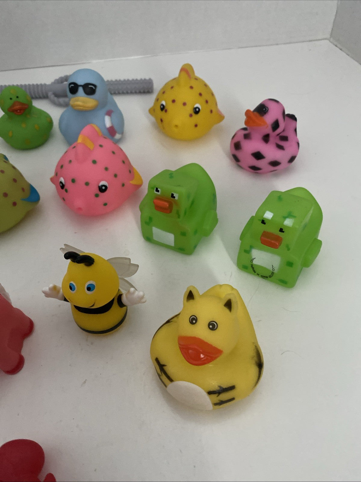 MIXED LOT OF 19 Jeep Cruising Cruise Duck Ducking RUBBER DUCKY DUCKIE BATH TOY