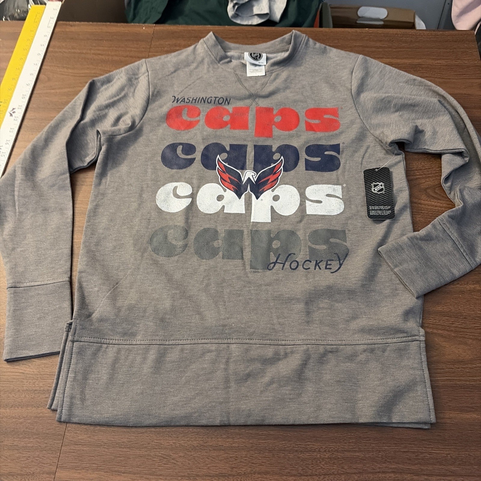 NHL Washington Capitals Long Sleeve Men’s Sweatshirt NWT