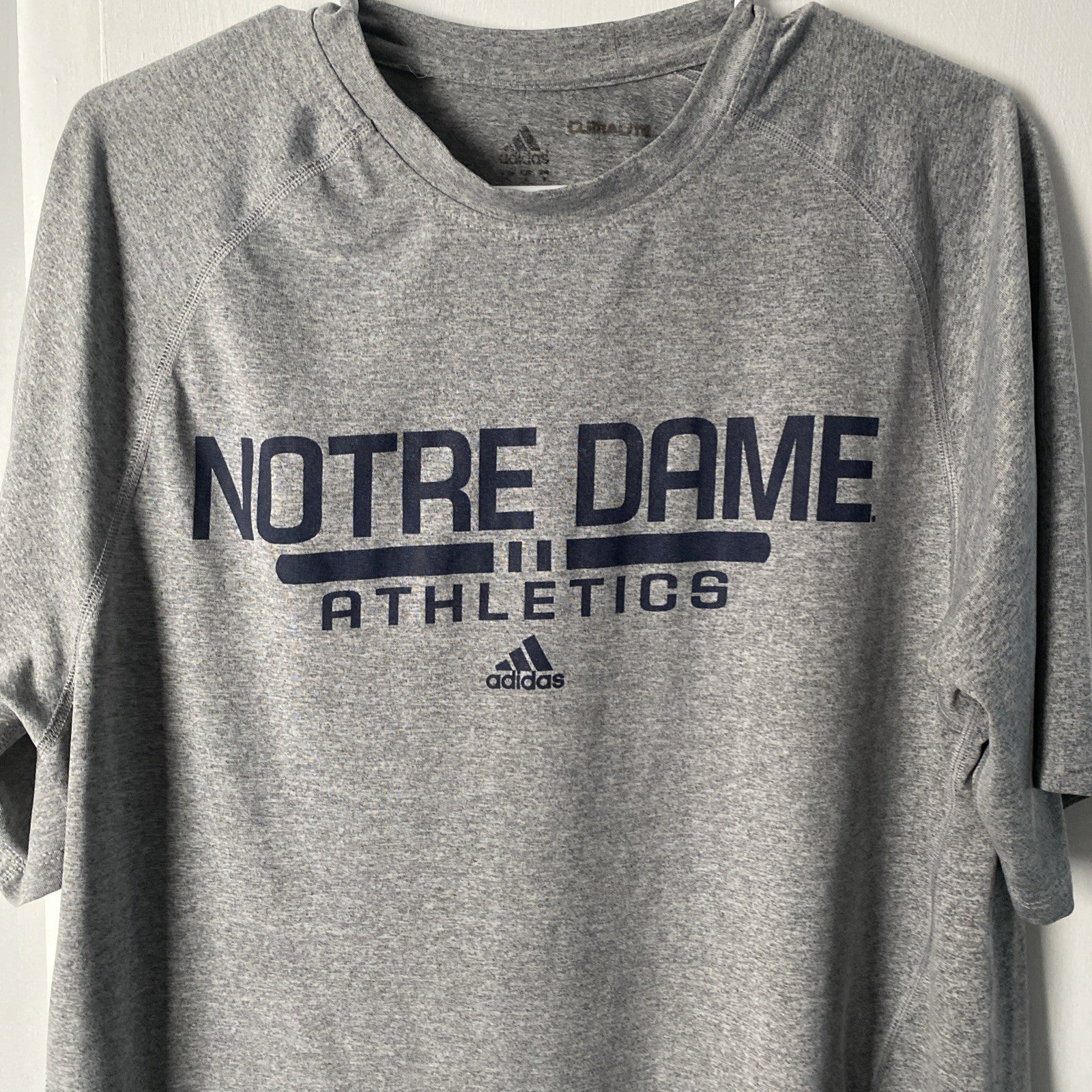 Notre Dame Athletics Adidas NCAA T-shirt Size XL Heather Gray Fighting Irish