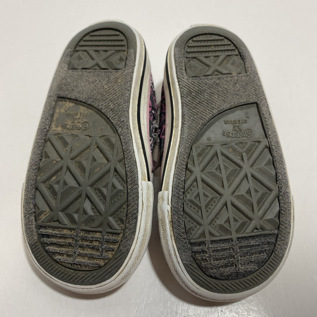 Converse All Star Low Top Girl Shoe US Size 7 Peace Sign Pink Black