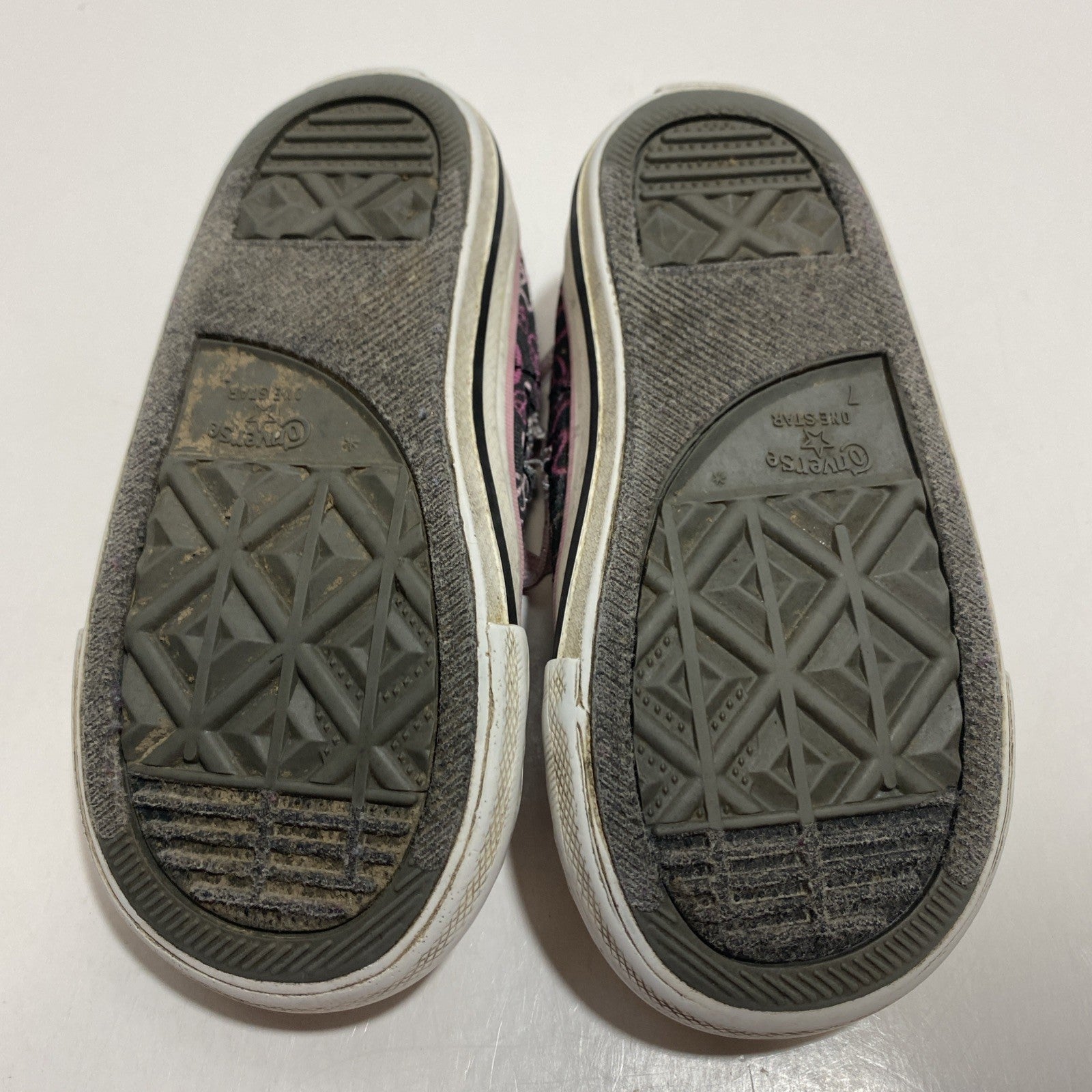Converse All Star Low Top Girl Shoe US Size 7 Peace Sign Pink Black