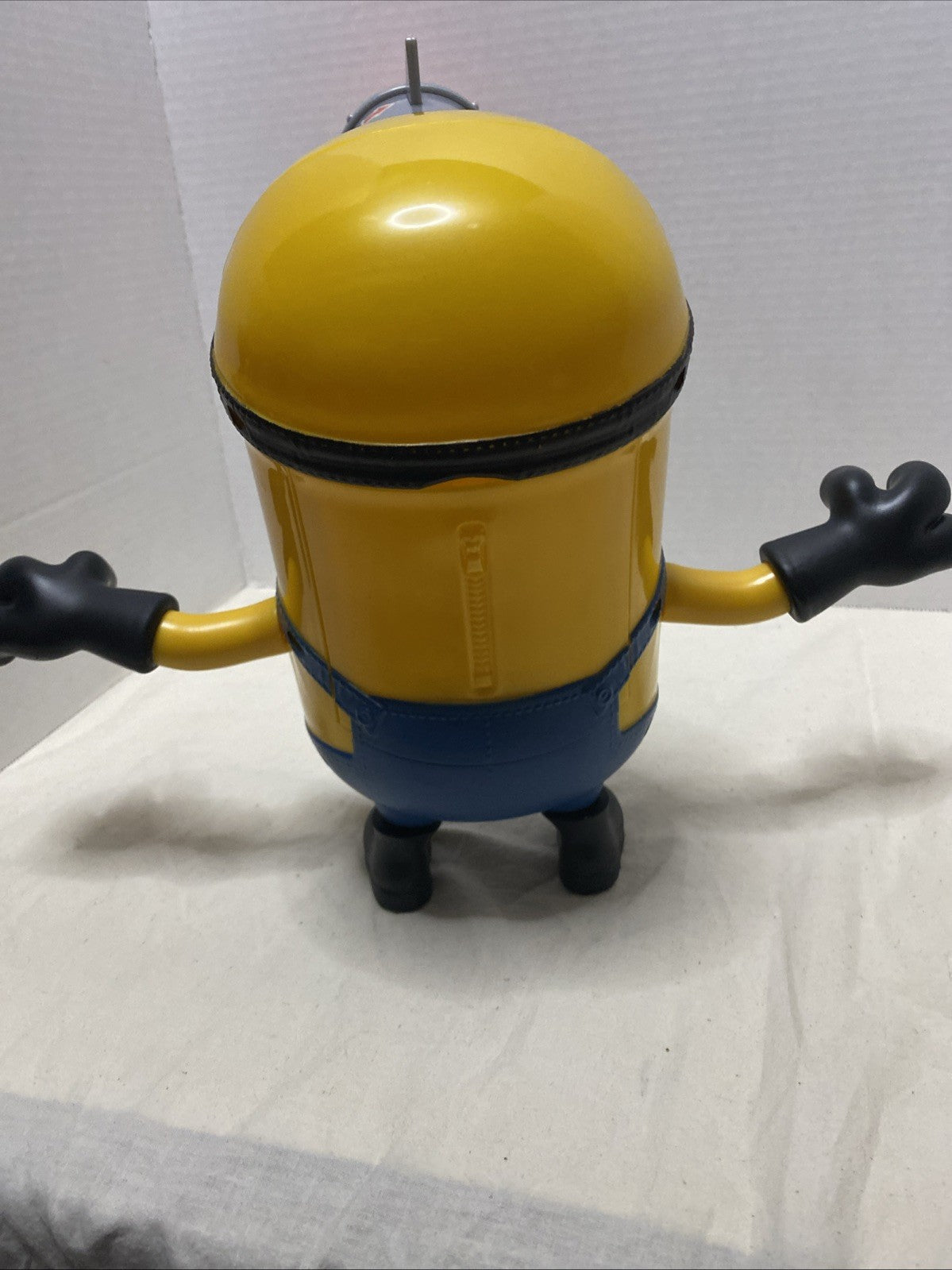 💛 DESPICABLE ME 4 Mega MEL Minion Popcorn Bucket AMC - LIGHTS UP Collectible 💛
