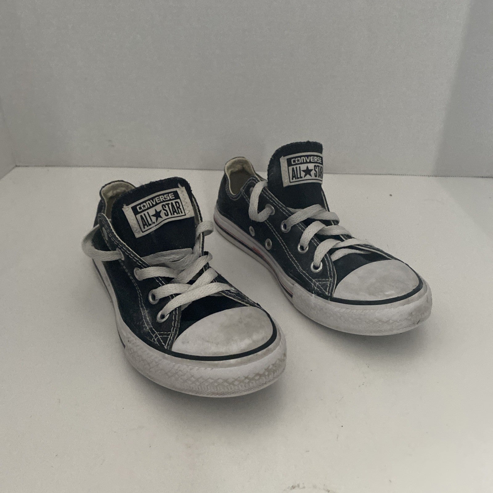 Converse All Stars Black And White Sneakers Shoes - Size 2.5
