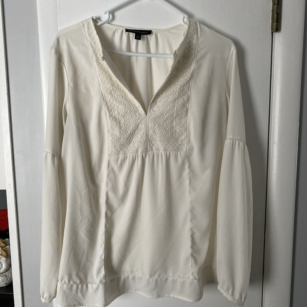 Banana Republic M Cream Lace Top Blouse Bell Long Sleeve Ivory White D-16