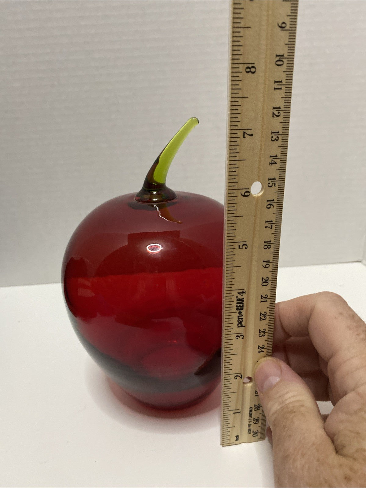 Beautiful Vintage Viking Art Glass Red Apple w/Green Stem 7"H