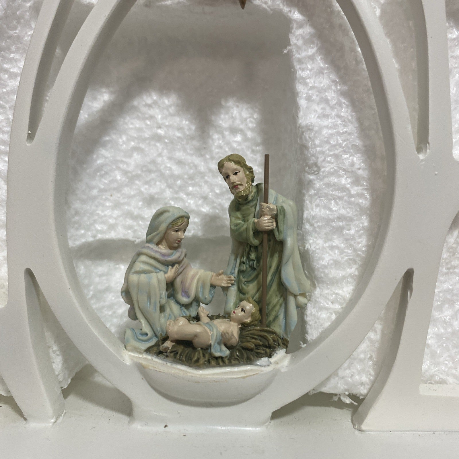 Avon let the light shine Noel nativity Noel nativity scene