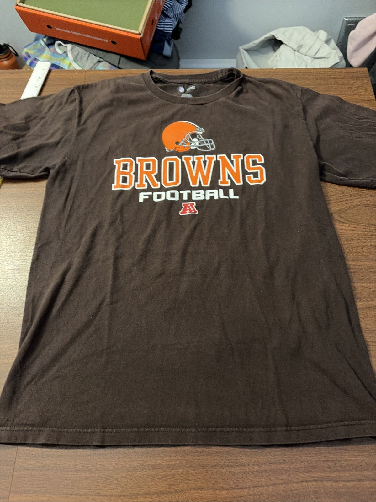 Vintage Men’s Medium Cleveland Browns Brown & Orange Cotton T-Shirt w/ Helmet