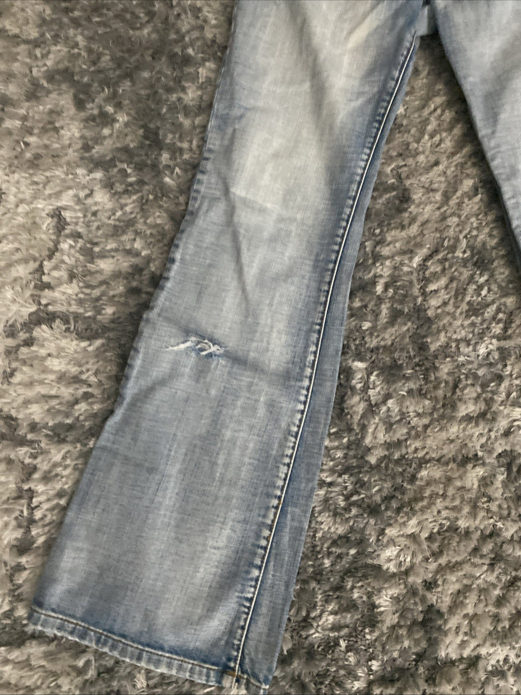 American Eagle Outfitters Women's Size 8 Distressed Jeans. Nice.