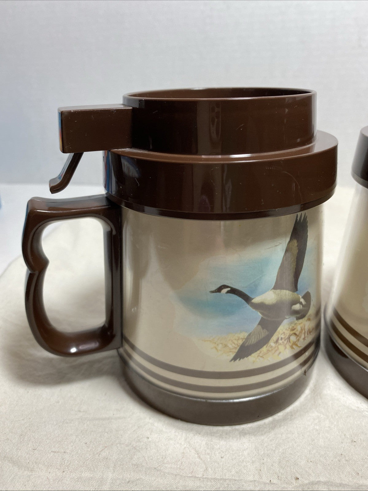2 Vintage Thermo Serv Les Kouba Canadian Goose & Mallard Duck Spill Proof Mugs