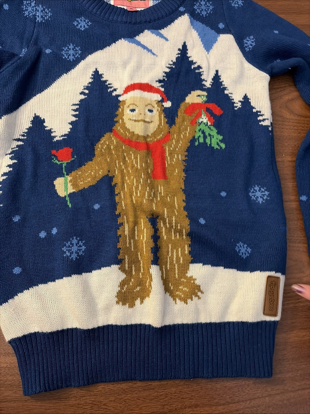 Tipsy Elves Mistletoe Big Foot Sasquatch Ugly Crewneck Christmas Sweater Shirt S