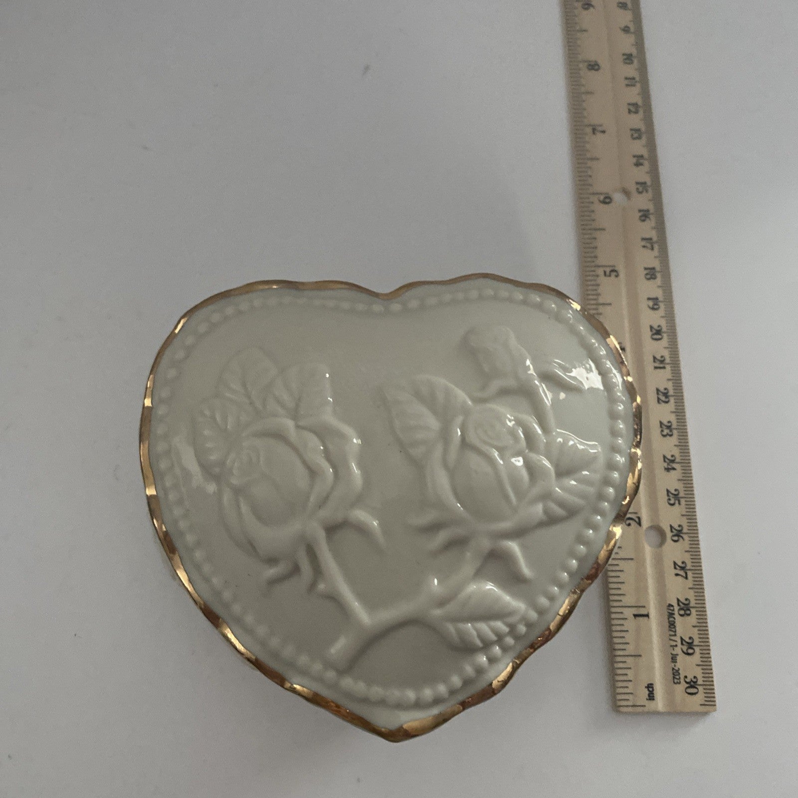 Heart Shaped Trinket Jewelry Box with Lid Ivory Gold Trim Roses