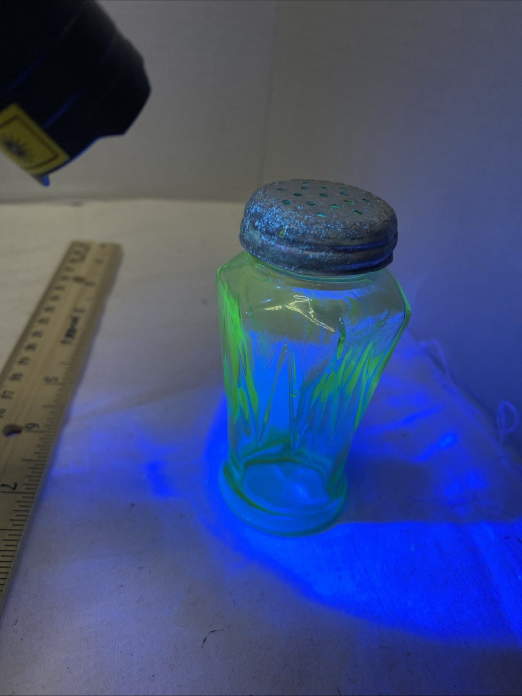 VINTAGE Uranium Green Glass HAZEL ATLAS Salt Pepper Shaker