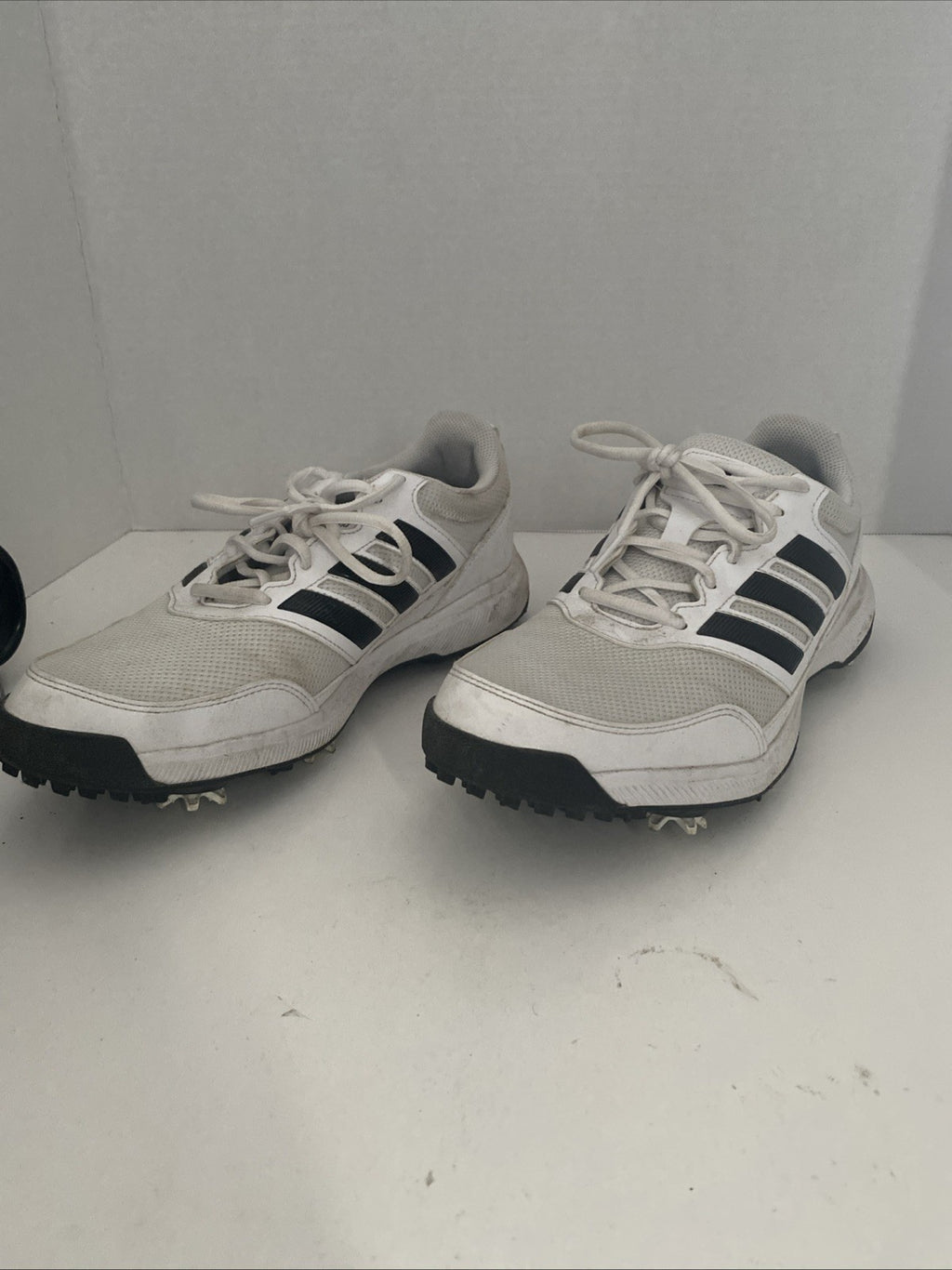 Adidas Men’s Size 9.5 Golf Shoes Sneakers White Black Cleats Spikes BO