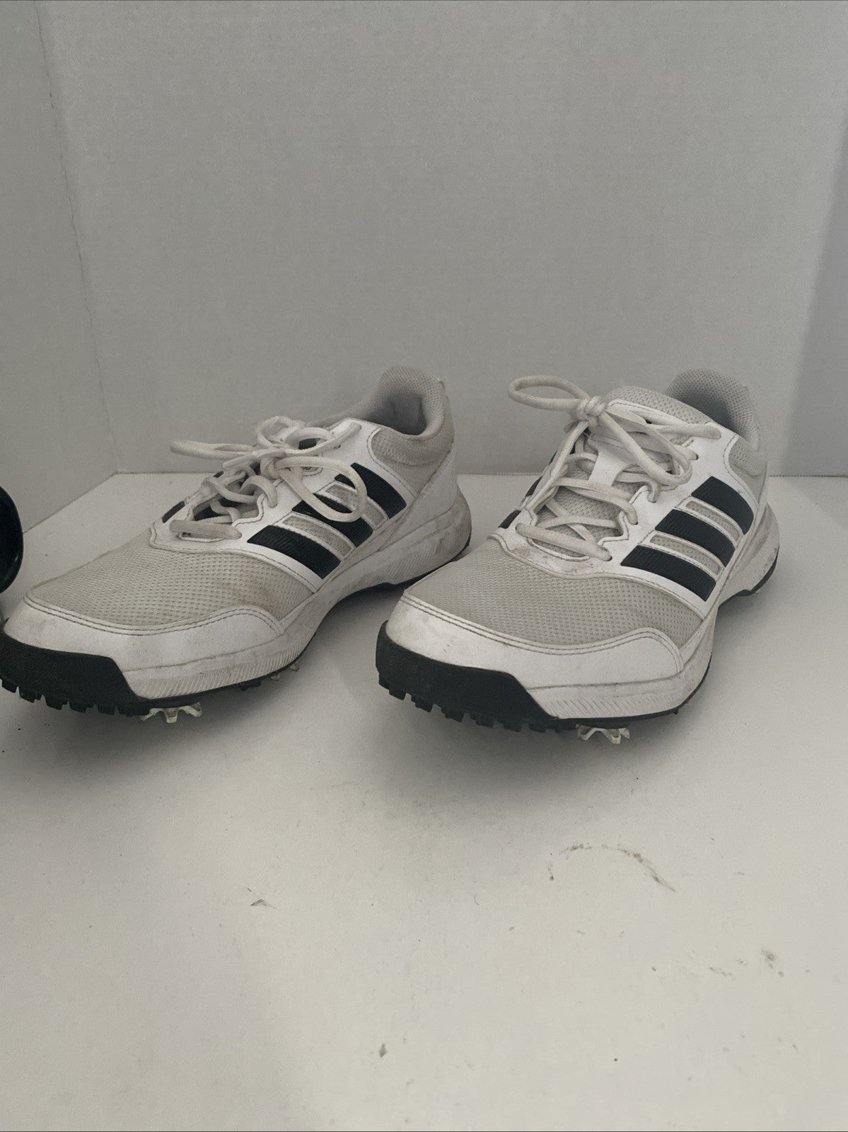Adidas Men’s Size 9.5 Golf Shoes Sneakers White Black Cleats Spikes BO