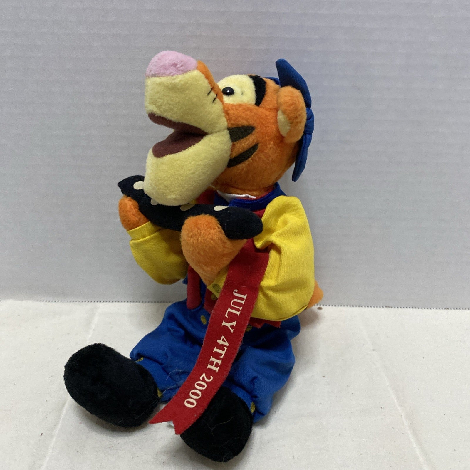 DISNEY TIGGER Fourth of July 2000 Bean Bag Plush 9" WDW