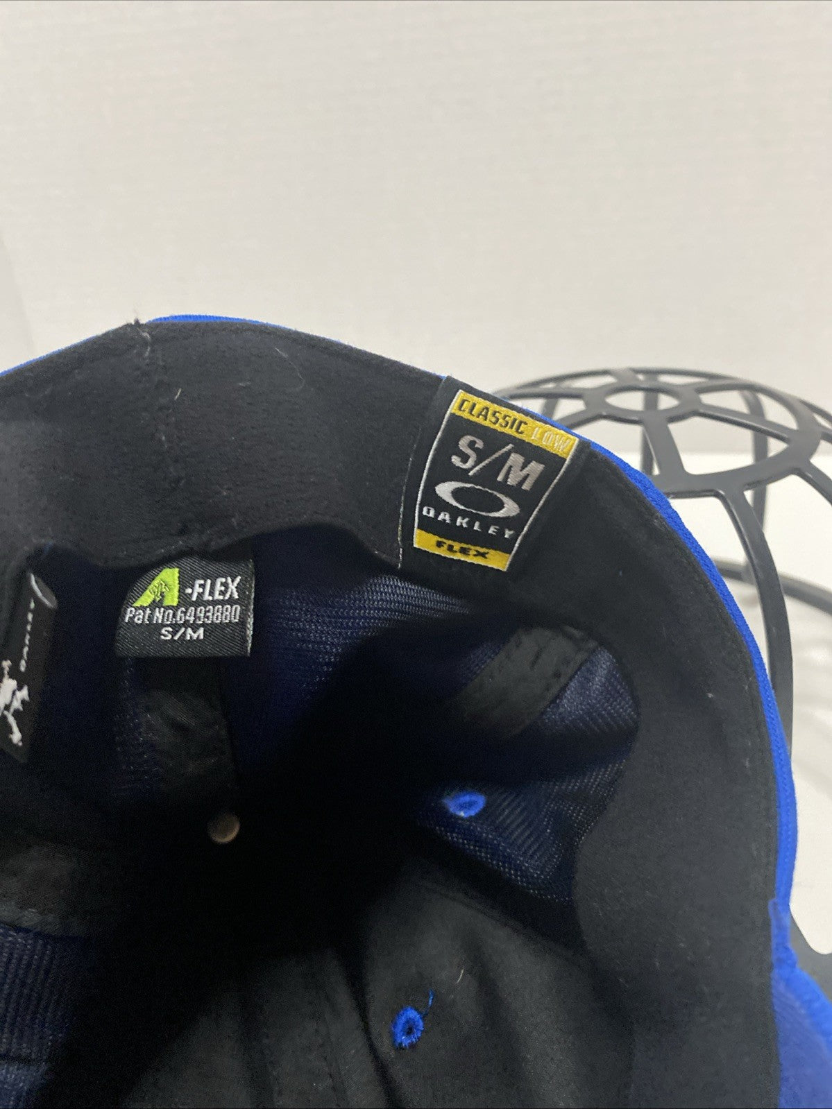 VINTAGE Oakley Hat Cap. Flex S/M Blue White Hydrolix Metal Logo.