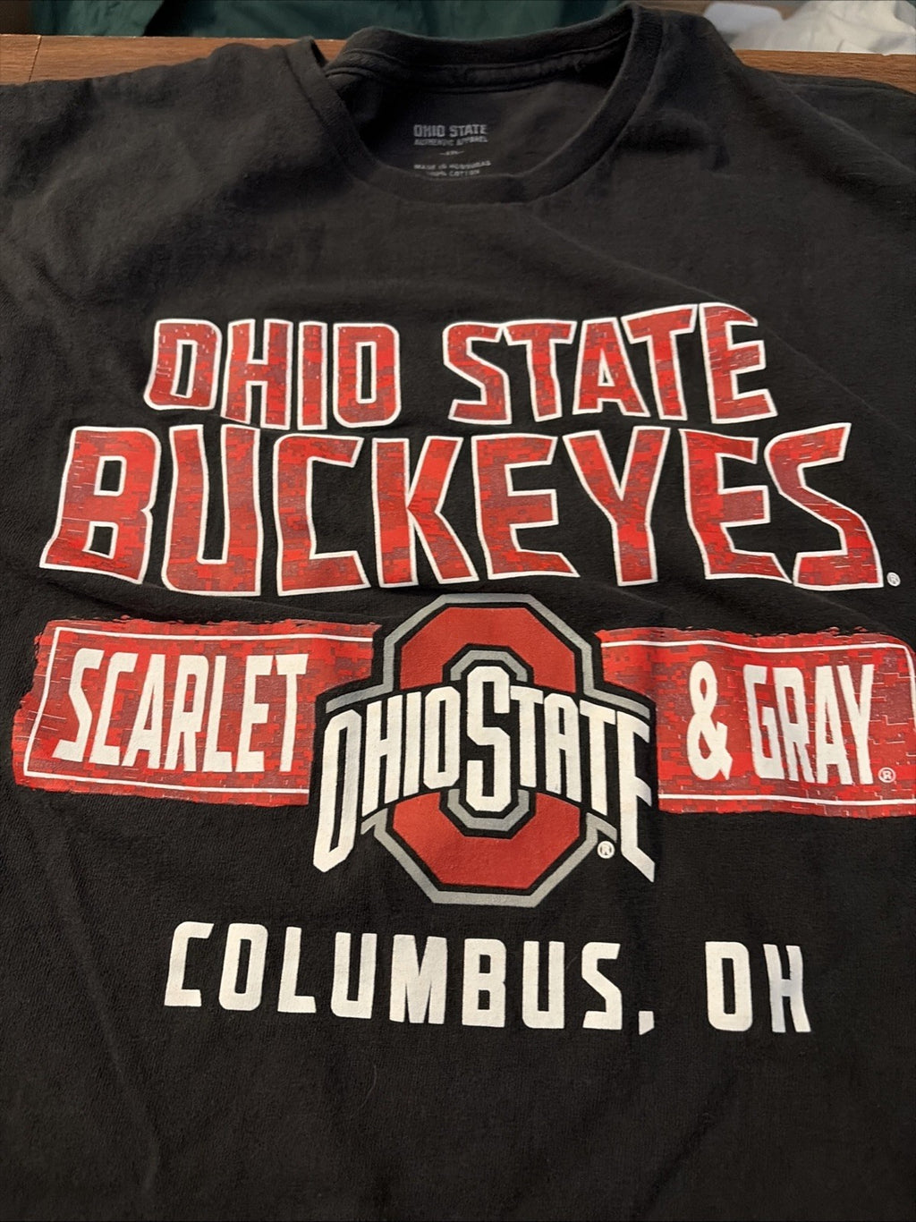 Ohio State University Buckeyes Scarlet And Gray 2XL Short Sleeve T-Shirt