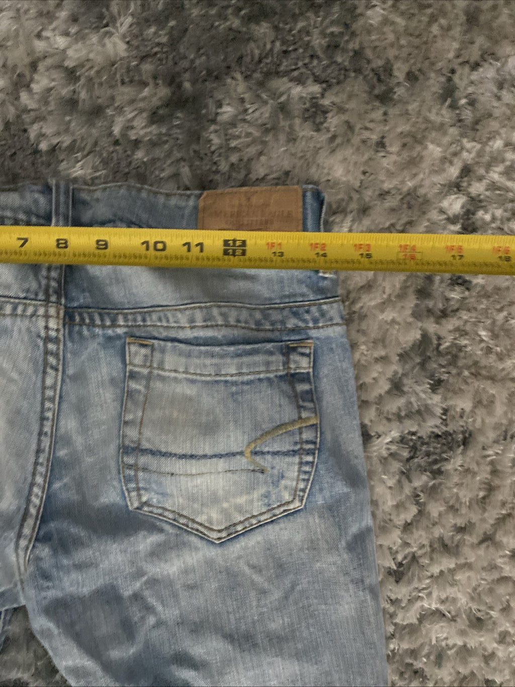 American Eagle Outfitters Women's Size 8 Distressed Jeans. Nice.