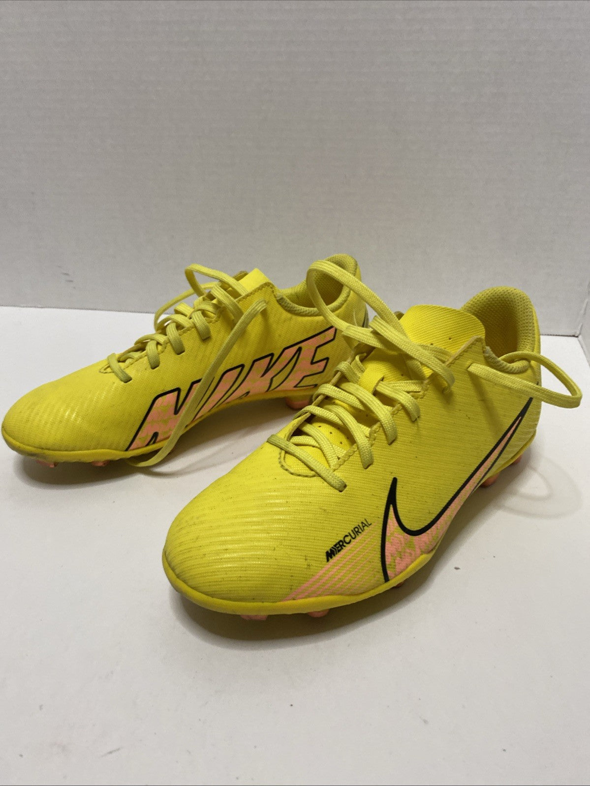 Nike Mercurial Vapor 15 Club MG 'Lucent Pack' Soccer Cleats Size 3.5 Y