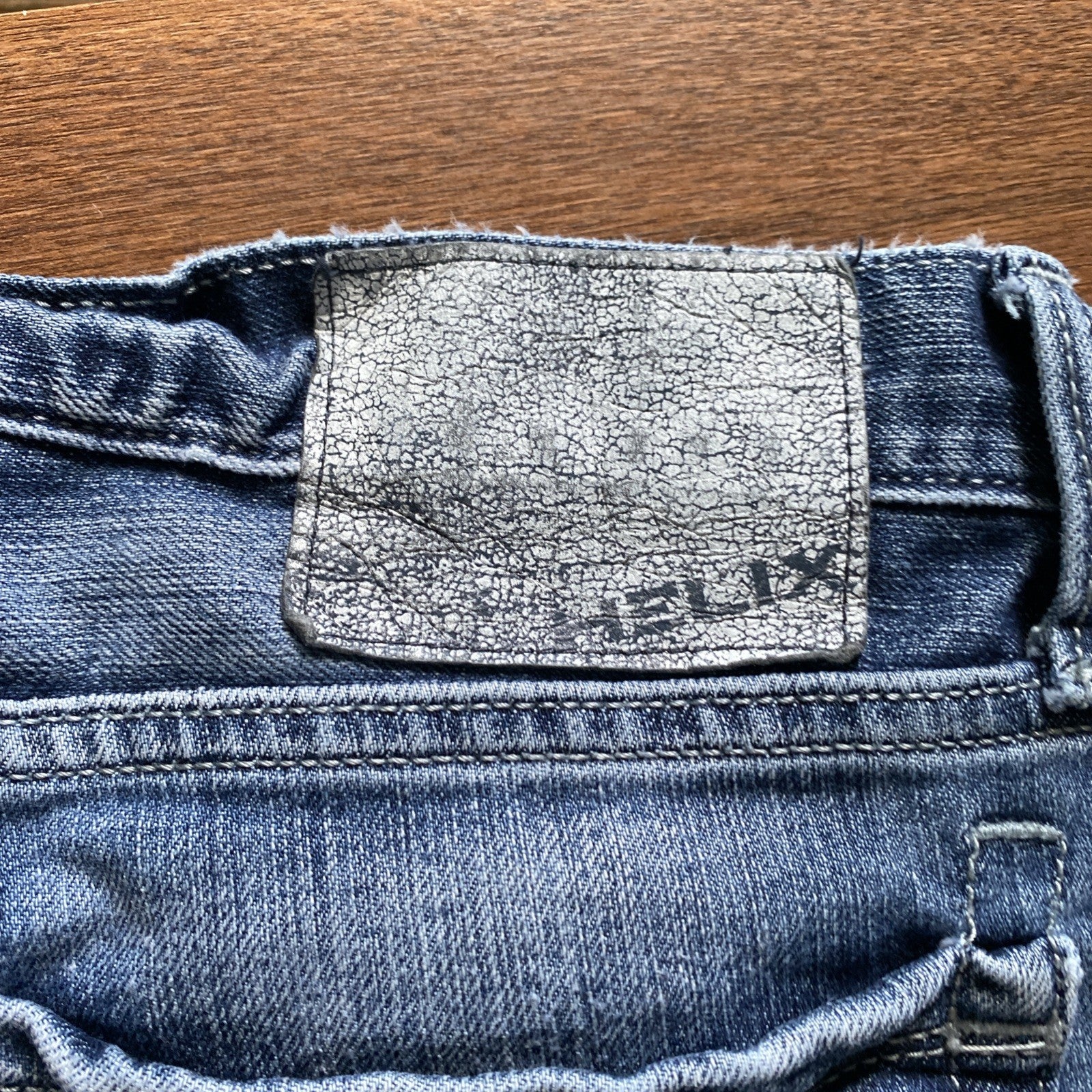 Helix Ladies Loose Straight Fit Jeans 30/32 Distressed Paint Jeans