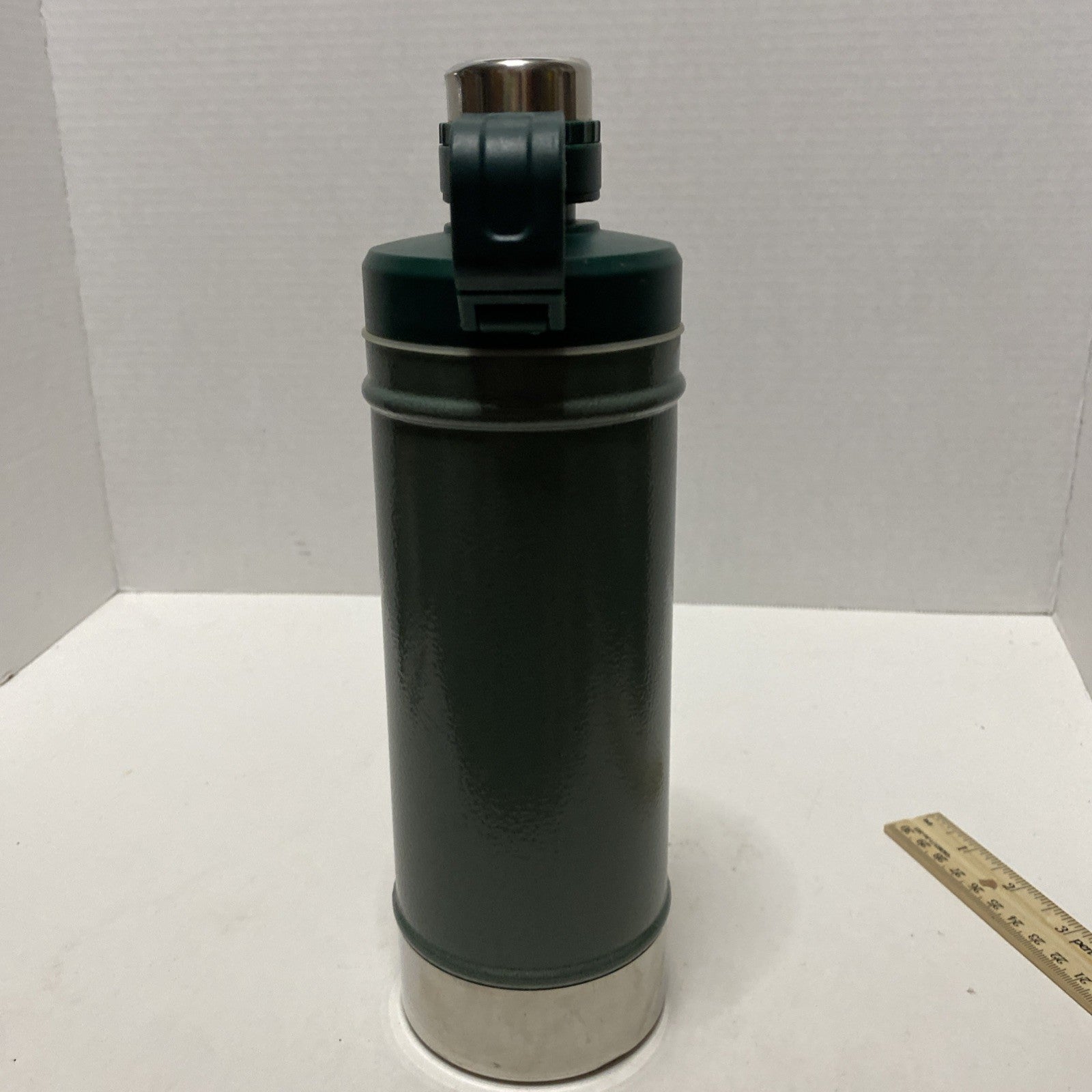 Stanley Classic Vacuum Insulated Bottle Thermos Green 21oz - Pre-Owned