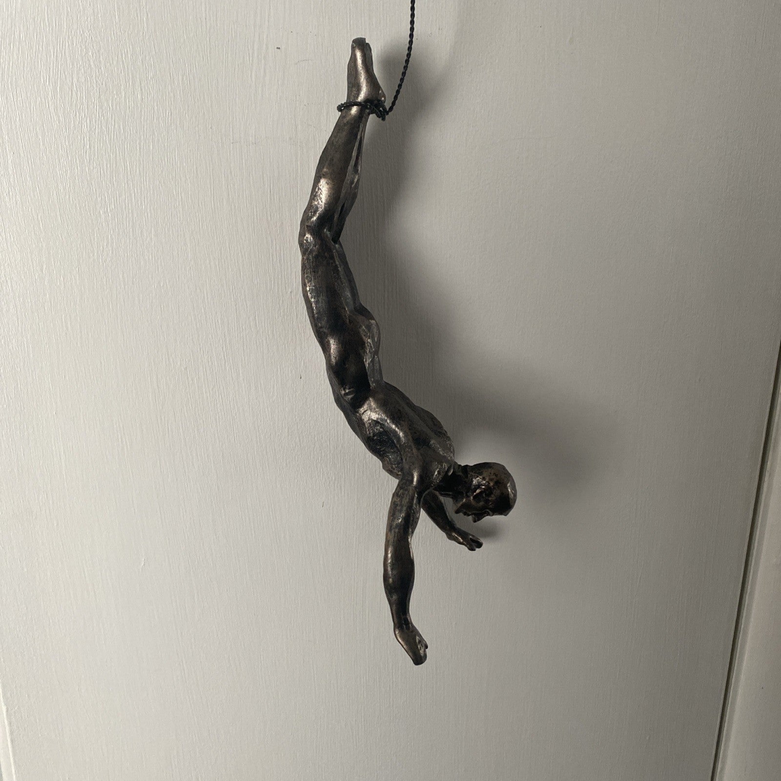 Modern Hanging Wall Figurines 'The Alpinist', Retro Stylish Resin Statue
