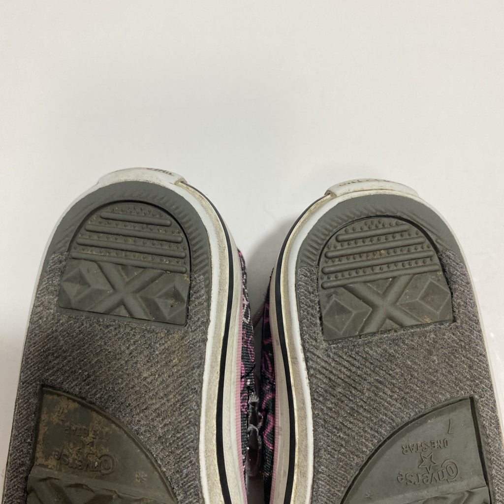 Converse All Star Low Top Girl Shoe US Size 7 Peace Sign Pink Black