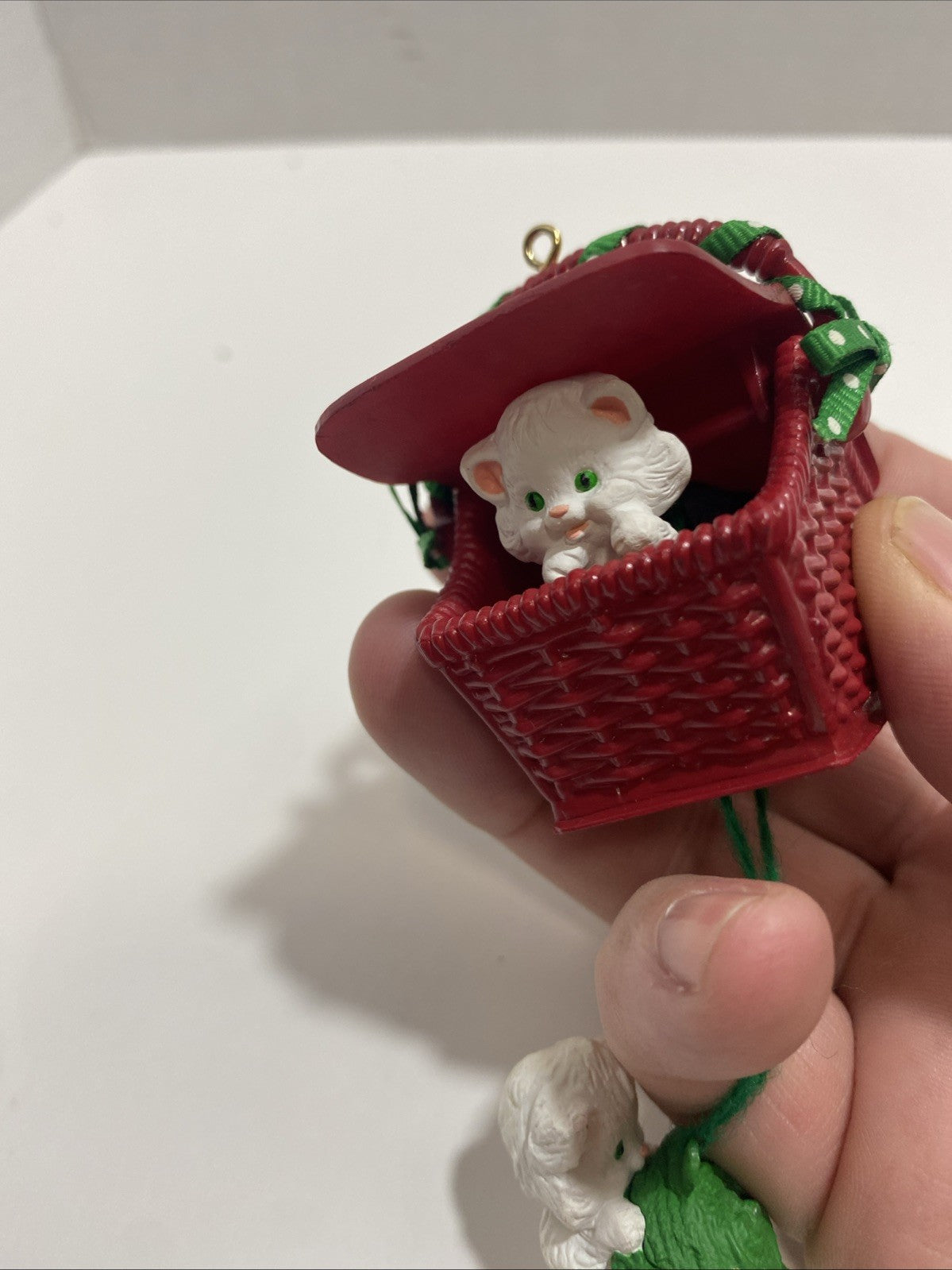 MIB 1988 Hallmark PEEK A BOO KITTIES w/ Movement Keepsake Ornament QX4871